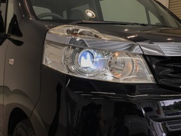 【HIDヘッドライト】夜道や雨天走行が明るく視界良好！！HID（ディスチャージ）ヘッドライト装備です！安心ドライブを楽しんで下さい♪明るいほうが、運転疲労を軽減できます♪