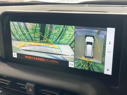 【パノラミックビューモニター】専用のカメラにより、上から見下ろしたような視点で360度クルマの周囲を確認することができます☆縦列駐車や幅寄せ時に活躍してくれます♪