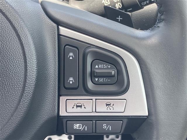 【CARMATEドライブレコーダー】走行中の車内外を360°撮影することができるので、通常のドラレコでは撮りきれない横方向からの突然の飛び出しや、後方からの無理な追い抜きなども逃さず記録します。