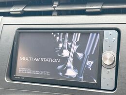 【純正ナビ】人気の純正ナビを装備しております。ナビの使いやすさはもちろん、オーディオ機能も充実！キャンプや旅行はもちろん、通勤や買い物など普段のドライブも楽しくなるはず♪