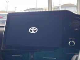 【ナビ機能付き10.5型ディスプレイオーディオ】ナビ機能搭載の他、お持ちのスマートフォンと連携して、ナビやbluetoothでの音楽再生が可能です♪デザインはもちろん操作性も良好！