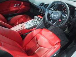 『カーボンインテリアトリム』『バーチャルコックピット』トランスミッションは7段のSトロニック（デュアルクラッチトランスミッション）