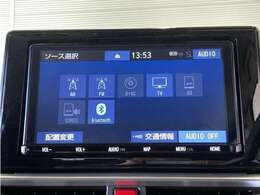 Bluetooth対応、CD/DVD再生機能付き。お好きな音楽を聴きながらのドライブは楽しいですよね～♪