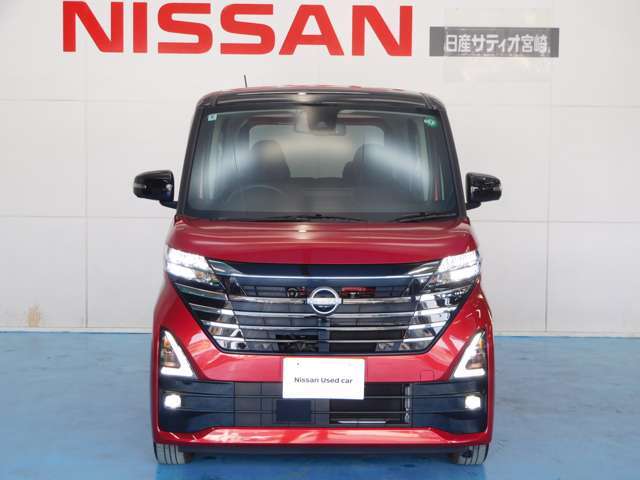 白色光で遠方まで明るく照らしだし、ナイトドライブでの安全運転をサポート
