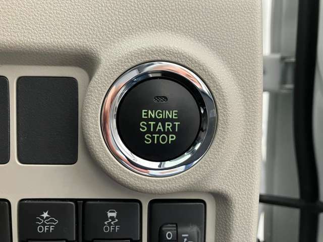あとはブレーキを踏んだ状態でボタンを押すだけで、カバンやポケットに入れていてもエンジンスタート！便利な機能です。