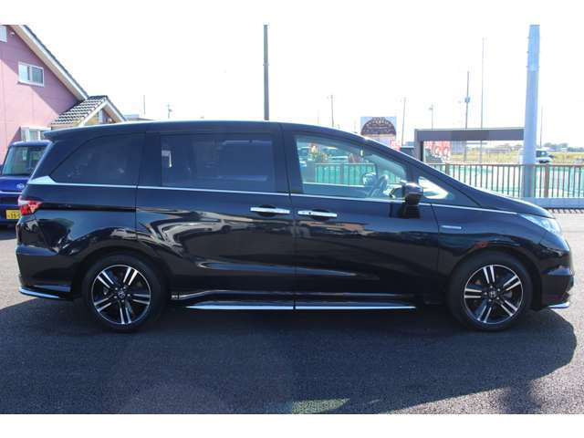 全国対応2年保証付　車検整備付　衝突軽減ブレーキ　ナビTV　バックモニター　両側パワースライドドア　ハーフレザー　オットマン　パワーシート　Bluetooth接続　純正アルミホイール　ETC　スマートキー