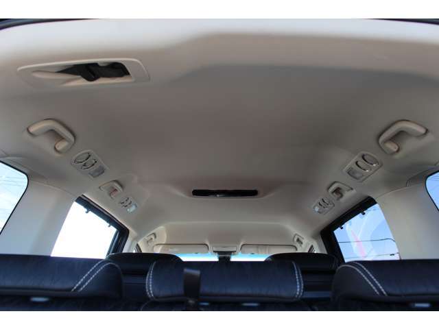 全国対応2年保証付　車検整備付　衝突軽減ブレーキ　ナビTV　バックモニター　両側パワースライドドア　ハーフレザー　オットマン　パワーシート　Bluetooth接続　純正アルミホイール　ETC　スマートキー