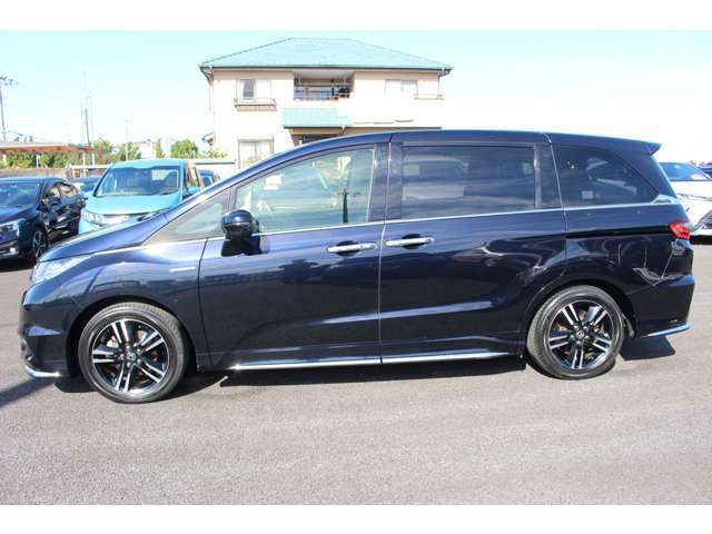 全国対応2年保証付　車検整備付　衝突軽減ブレーキ　ナビTV　バックモニター　両側パワースライドドア　ハーフレザー　オットマン　パワーシート　Bluetooth接続　純正アルミホイール　ETC　スマートキー