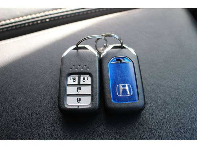 全国対応2年保証付　車検整備付　衝突軽減ブレーキ　ナビTV　バックモニター　両側パワースライドドア　ハーフレザー　オットマン　パワーシート　Bluetooth接続　純正アルミホイール　ETC　スマートキー