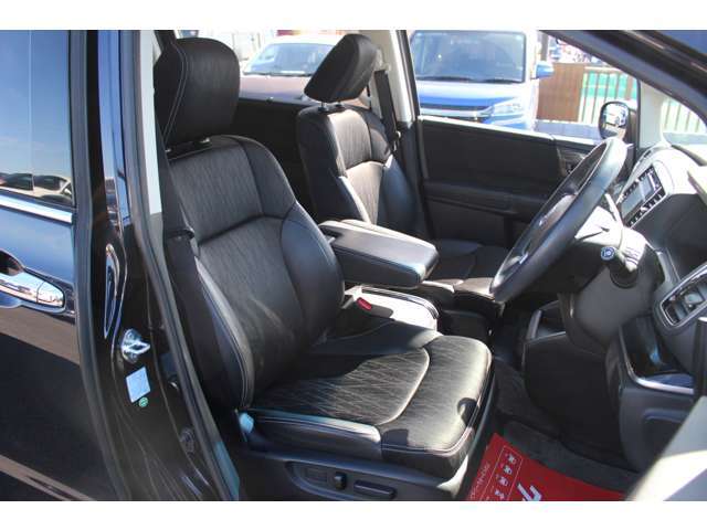 全国対応2年保証付　車検整備付　衝突軽減ブレーキ　ナビTV　バックモニター　両側パワースライドドア　ハーフレザー　オットマン　パワーシート　Bluetooth接続　純正アルミホイール　ETC　スマートキー