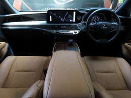 （LEXUS匠職人手仕上げ・新色設定ニューカラーインテリア）■ヘーゼルカラー本革レザー（TrimCode＃LD49）■天然本杢ウォールナット ■オープンフィニッシュ ■ダークブラウンカラー（自然風合アッシュウッド）