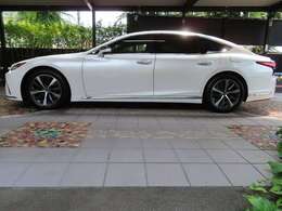 ■外装色ソニッククオーツ（SonicQuartz＃085）■LEXUSサイドドアバイザー ■LEXUS IR/UVカットプライバシースモーク ■切削光輝×ブラック塗色カラード19インチホイール（DUNLOP製SP SPORT MAXX050超高性能タイヤ）