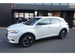 弊社では全車両の事前点検整備を実施しております。新車保証を継承しましてのご納車となります。