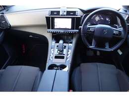 純正ナビ、地デジ、ETC、自動軽減ブレーキ、LEDヘッドライト、バックカメラ、カープレイ、ACC