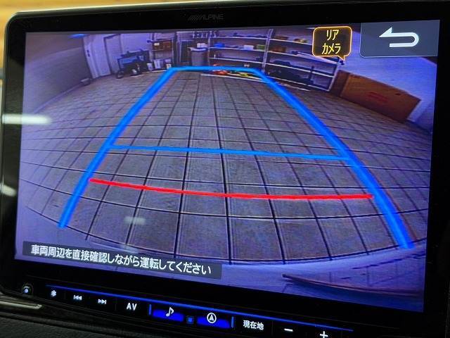 【バックモニター】を装備しております。リアカメラの映像がカラーで映し出されますので日々の駐車も安心安全です。
