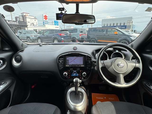 【室内】コックピット。車内もキレイで嫌な臭いもありません！ご納車後の臭いが付きにくくなる「空気触媒コーティング」もあります。