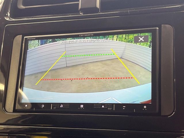 【バックカメラ】駐車時に後方がリアルタイム映像で確認できます。大型商業施設や立体駐車場での駐車時や、夜間のバック時に大活躍！運転スキルに関わらず、今や必須となった装備のひとつです！
