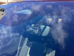 純正オプションのドライブレコーダー付ですのでSDカードのご準備で使用が出来ます。SDカードの規格があるため詳しくはスタッフまでご相談ください。