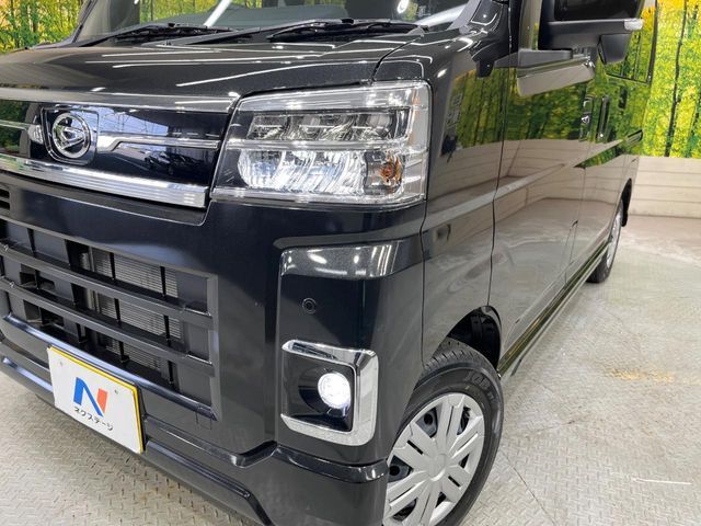 【LEDヘッドライト】悪天候や夜間走行時も良好な視界を確保し安心して運転できる高輝度LEDヘッドライトを装備！点灯速度が早く、消費電力も抑えられています。
