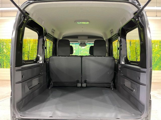 普段のお買い物や通勤、送迎等に十分な荷室スペースを確保しております。セカンドシートを倒すと、大きな荷物の積載も可能です♪