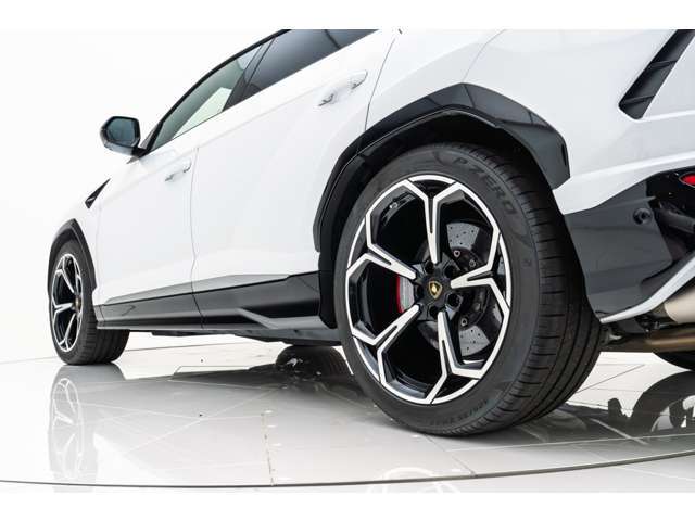 ●メーカーの保証継承可能な車両の場合は、保証継承の手続きを行ってからご納車させていただきます。ご購入後も安心してお乗りいただけます。