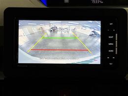 【バックカメラ】駐車時に後方がリアルタイム映像で確認できます。大型商業施設や立体駐車場での駐車時や、夜間のバック時に大活躍！運転スキルに関わらず、今や必須となった装備のひとつです！