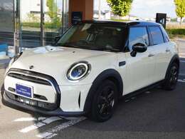 徳島県にて輸入車ディーラーを30年以上運営してきた『ノヴィルグループ』ならではの、安心整備（バッテリー新品交換など）にてお客様にご納車させて頂きます。