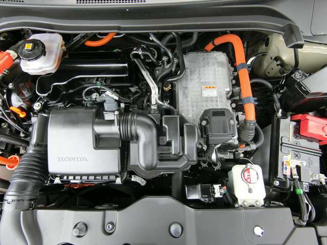 発電用と走行用を搭載する2モーターハイブリッドシステムに1.5Lのアトキンソンサイクル直列4気筒 DOHC i-VTECエンジンが組み合わされます。