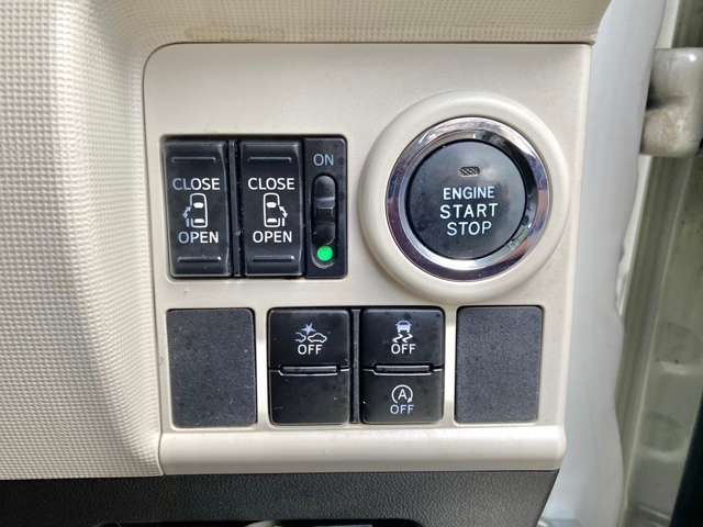 スイッチ一つで運転席から電動スライドドアを開閉出来ます。