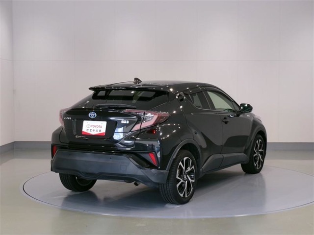 ボディーカラーはブラックマイカです。