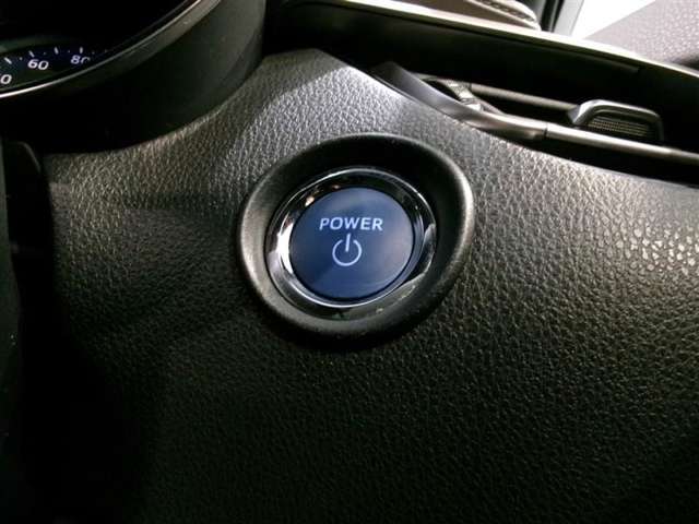 プッシュスタートでエンジンのオンオフも楽々！