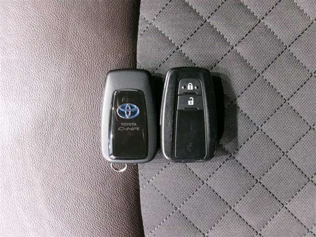 スマートキー2個付きです。