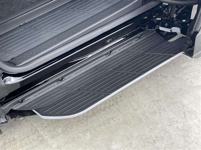 【フロアマット】車内を綺麗に保つのには必須のアイテムです。当店ではフカフカな新品マットも絶賛取り扱い中！ぜひご相談くださいませ。