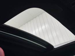 【サンルーフ】装備で解放感があり、車内も明るくなります！