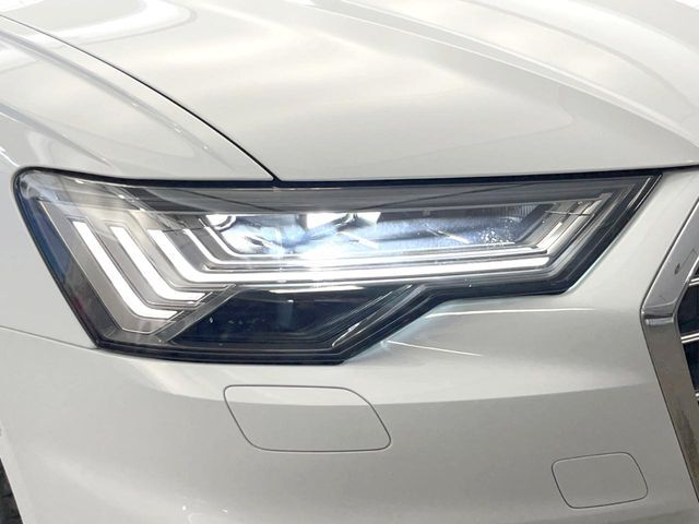 ●LEDハイビームが多数独立で存在し、ハイビーム時に対向車や前方を走る車の部分をロービームに切り替えが可能！！シーケンシャルウインカーも装備！！