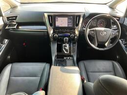 こちらインパネ全体の写真になります。納車はおおむね2週間程度（必要書類の状況により）で行っております。人気の車両になりますので、お早目のご検討をおすすめします。当店自慢の一台です！