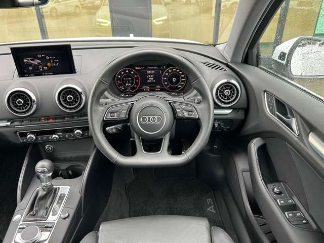 LIBERALA野々市の物件をご覧いただきまして誠にありがとうございます。心ゆくまでおクルマ選びをお楽しみください。