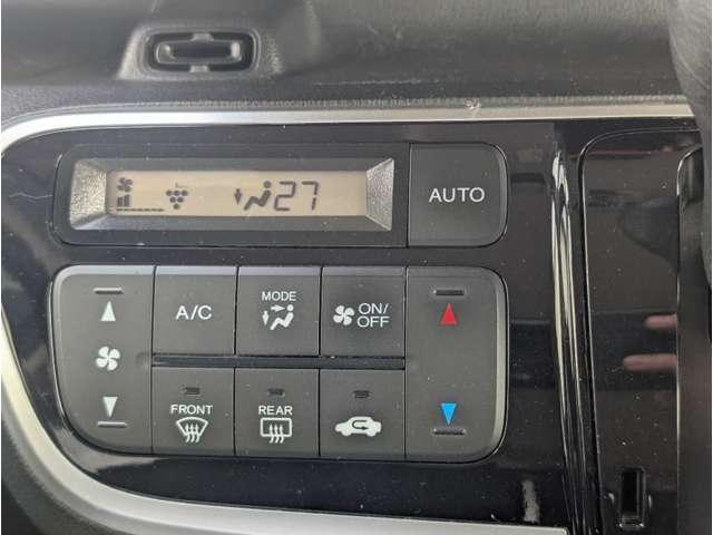 気になる点がございましたら、お気軽にお電話下さい。内外装の状態など、実物を見ながらの詳細確認説明を正確に申し上げます。また希望のお写真をメールやFAXでお送りさせていただきます。