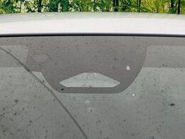 【トヨタセーフティセンス】走行中に前方の車両等を認識し、衝突しそうな時は警報とブレーキで衝突回避と被害軽減をアシスト。より安全にドライブをお楽しみいただけます。
