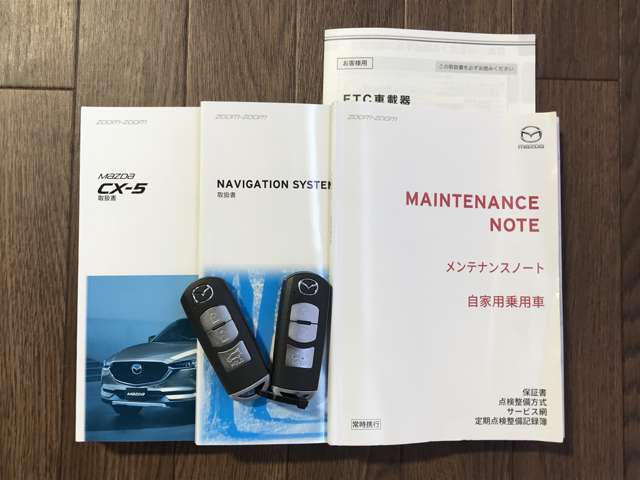 取扱書＆整備手帳揃っております☆遠くからドアの開錠施錠が出来る便利なキーレスを装備しています。