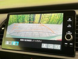 【バックカメラ】駐車時に後方がリアルタイム映像で確認できます。大型商業施設や立体駐車場での駐車時や、夜間のバック時に大活躍！運転スキルに関わらず、今や必須となった装備のひとつです！