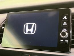 【純正9型ナビ】人気の純正ナビを装備しております。ナビの使いやすさはもちろん、オーディオ機能も充実！キャンプや旅行はもちろん、通勤や買い物など普段のドライブも楽しくなるはず♪