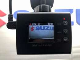 ドライブレコーダーの写真になります。昨今、車に必須な装備になってます！万が一があったときにしっかり記録されていると安心です。駐車監視機能がついている機種もありますので、盗難防止にも一役買ってます！