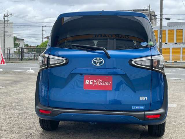 納車時スタッフが丁寧に洗車・室内清掃♪オプションでボディーコーティングや鈑金塗装も受け付けております。