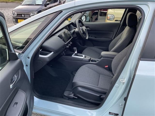 座り心地が良い斬新でシンプルなデザインの内装です！