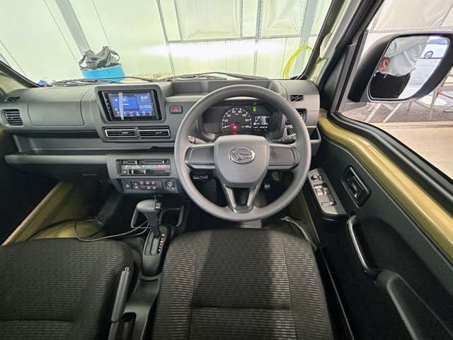当店では、新車・中古車・未使用車はじめ、セダン・SUV・軽自動車まで幅広いラインアップを取りそろえております。