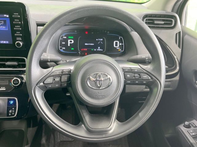 インテリアに合わせたデザインのステアリングは、運転される方のことも考え、運転しやすい形状、大きさです。是非一度、実際に触ってお確かめください。