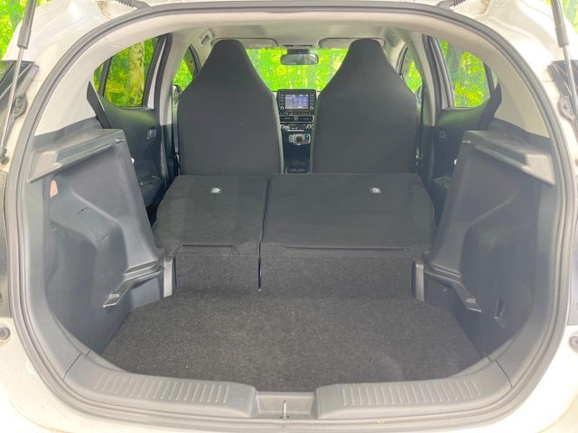 普段のお買い物や通勤、送迎等に十分な荷室スペースを確保しております。セカンドシートを倒すと、大きな荷物の積載も可能です♪