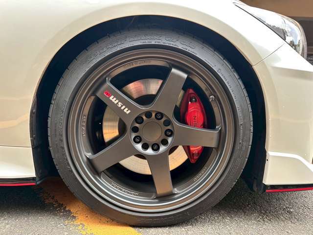 NISMOスポーツLMGT4ホイール（マッドガンブラック）