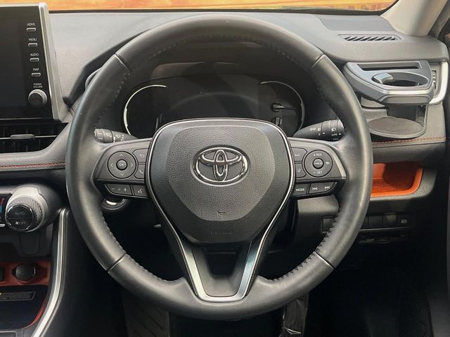 【純正革巻きステアリング】上質な革を使用することで、手にしっかり馴染みとても運転しやすいハンドルです♪